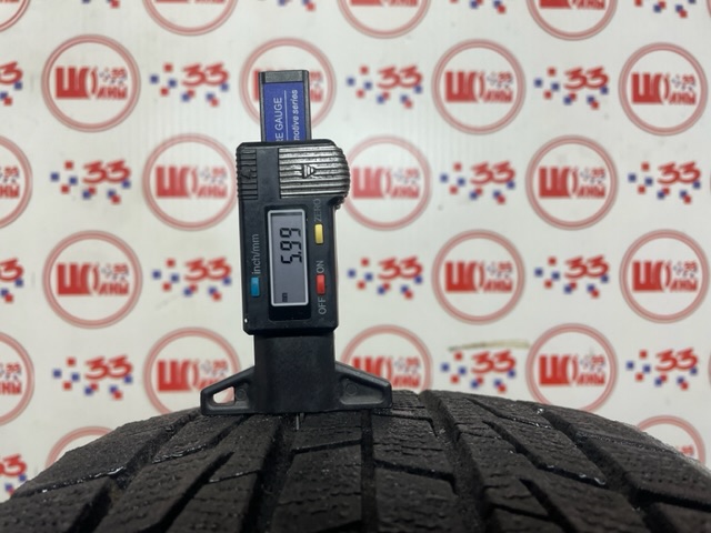 Шина Комплект Б/У 215/45 R17 Зима BRIDGESTONE Blizzak REVO-1 износ около 18%