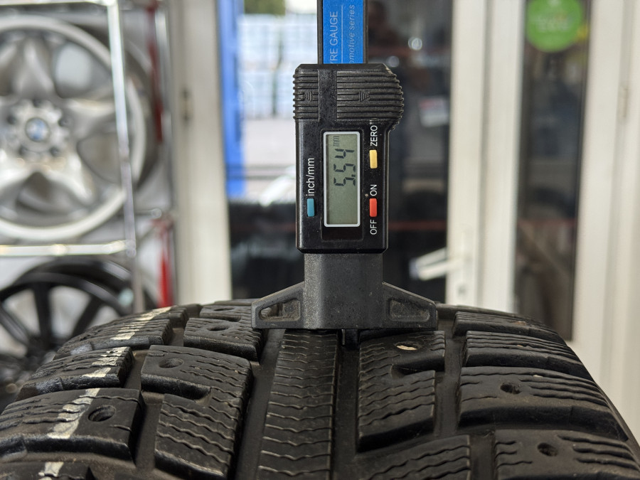 Шина Б/У 195/55 R16 Зима Шипы  KUMHO KW-22 Кат. 5