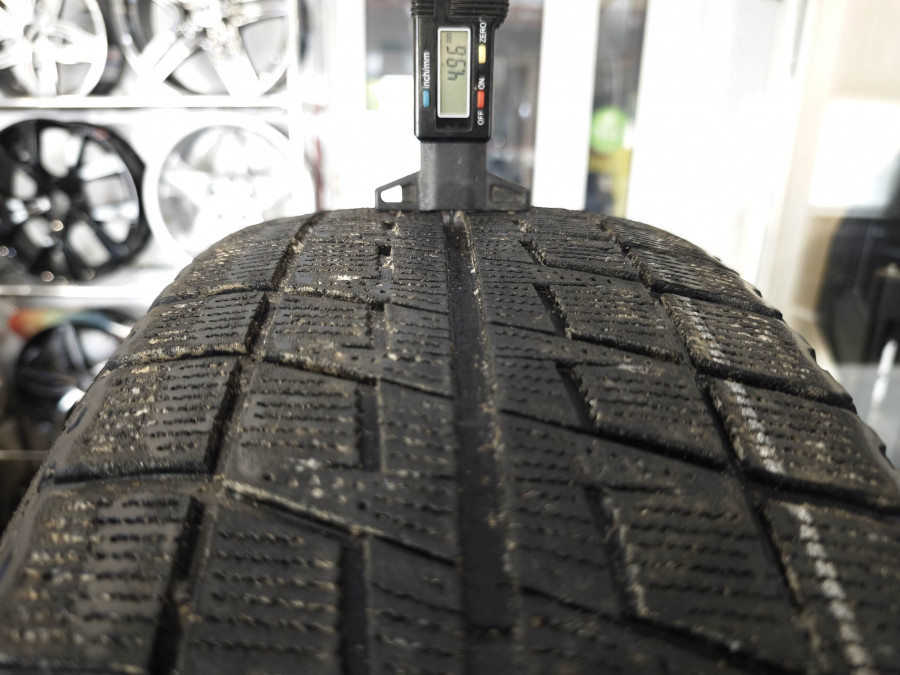 Шина Б/У 215/60 R17 Зима BRIDGESTONE Blizzak REVO-2 Кат. 4