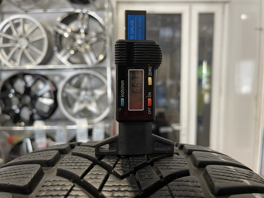 Шина Б/У 225/40 R18 Зима DUNLOP SP Winter Sport 4-D Кат. 3