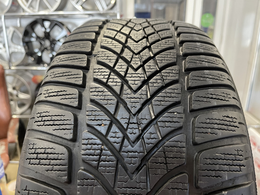 Шина Б/У 225/40 R18 Зима DUNLOP SP Winter Sport 4-D Кат. 3