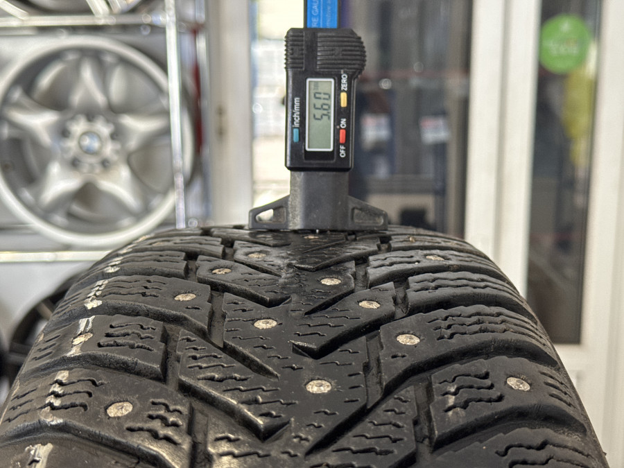 Шина Б/У 195/65 R15 Зима Шипы  NOKIAN HKPL-8/SUV-8 Кат. 4