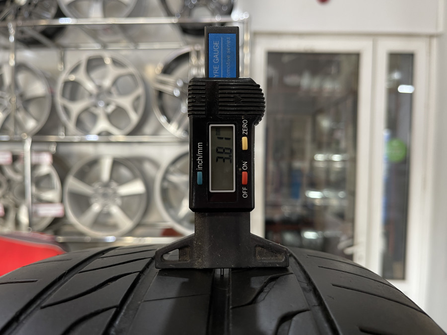 Шина Б/У 215/55 R17 Лето MICHELIN Primacy LC Кат. 5