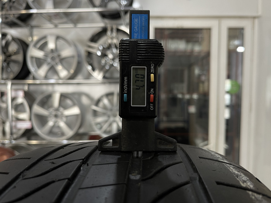 Шина Б/У 215/55 R17 Лето MICHELIN Primacy LC Кат. 4