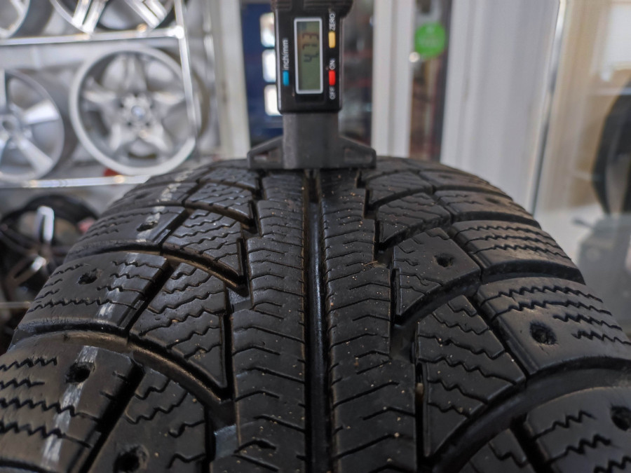 Шина Б/У 215/70 R16 Зима Шипы  GISLAVED Nord Frost-5 Кат. 5
