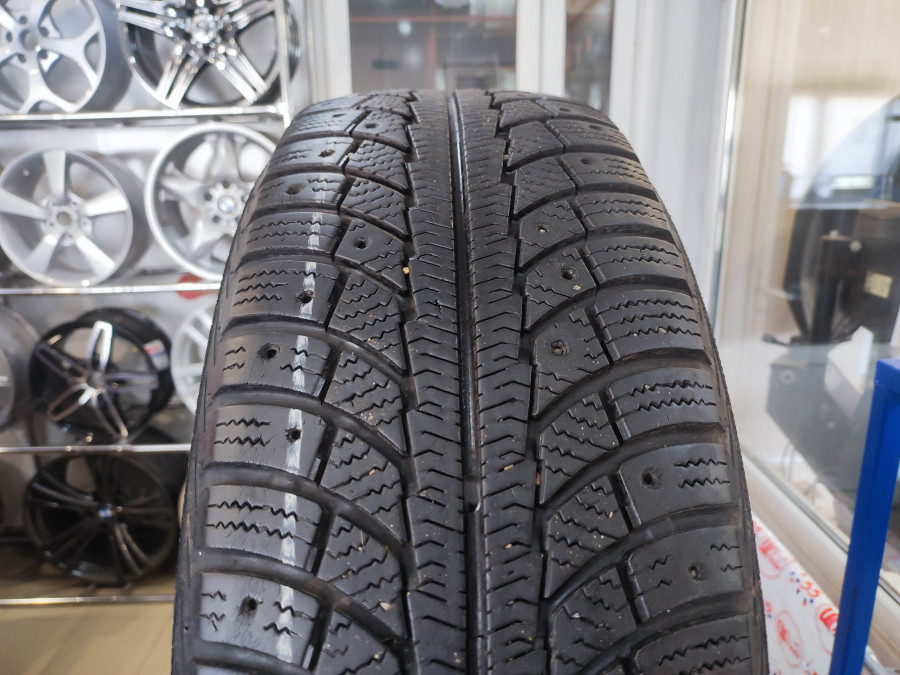 Б/У 215/70 R16 Зима Шипы  GISLAVED Nord Frost-5 Кат. 5