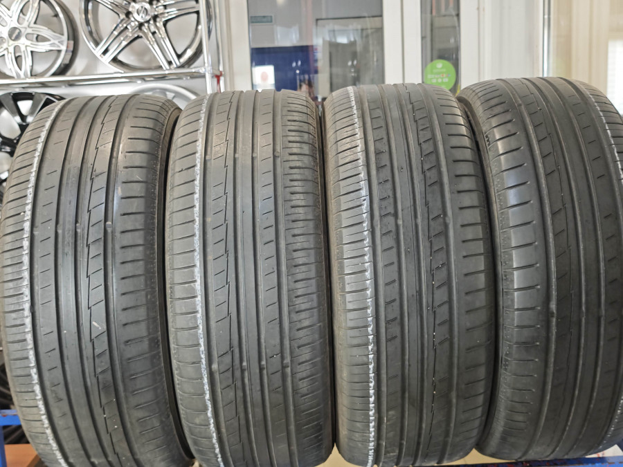 Шина Б/У 225/55 R17 Лето YOKOHAMA Blu Earth-A AE-50 Кат. 4