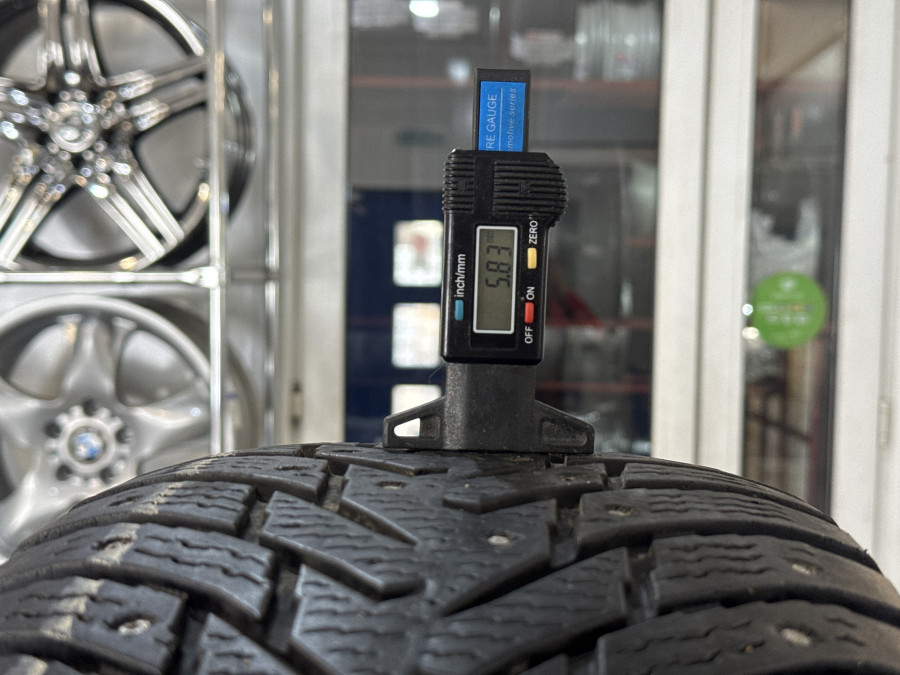 Шина Б/У 235/55 R20 Зима Шипы  NOKIAN HKPL-8/SUV-8 Кат. 4