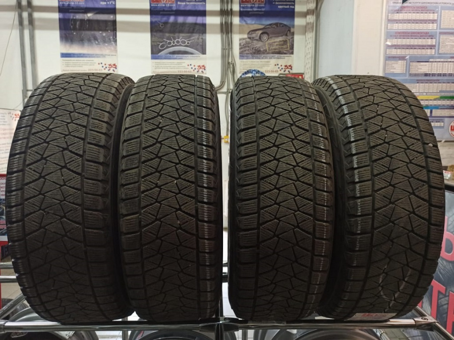 Шина Б/У 225/65 R17 Зима BRIDGESTONE Blizzak DM-V2 Кат. 4