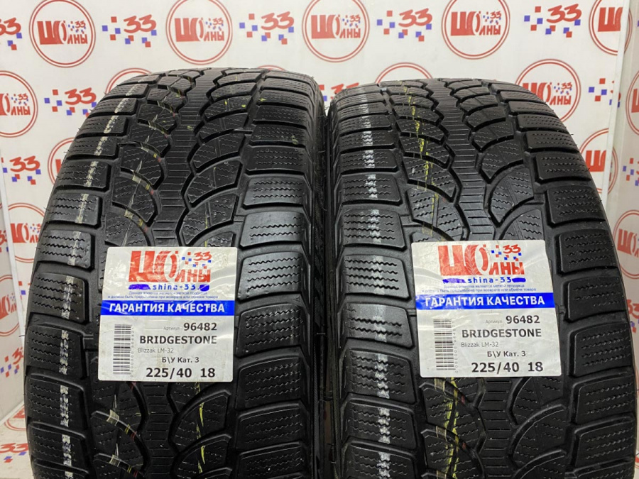 Шина Комплект Б/У 225/40 R18 Зима BRIDGESTONE Blizzak LM-32 износ около 18%
